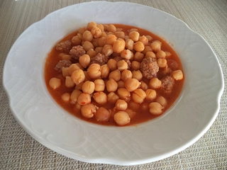 Köfteli Nohut Yemeği Tarifi ve Malzemeleri Köfteli Nohut Yemeği Tarifi ve Malzemeleri